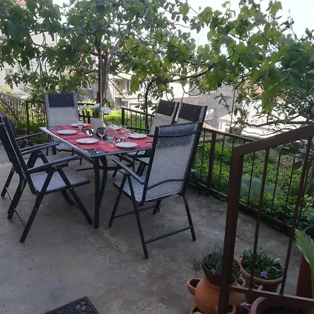 Ruzmarin Apartment *